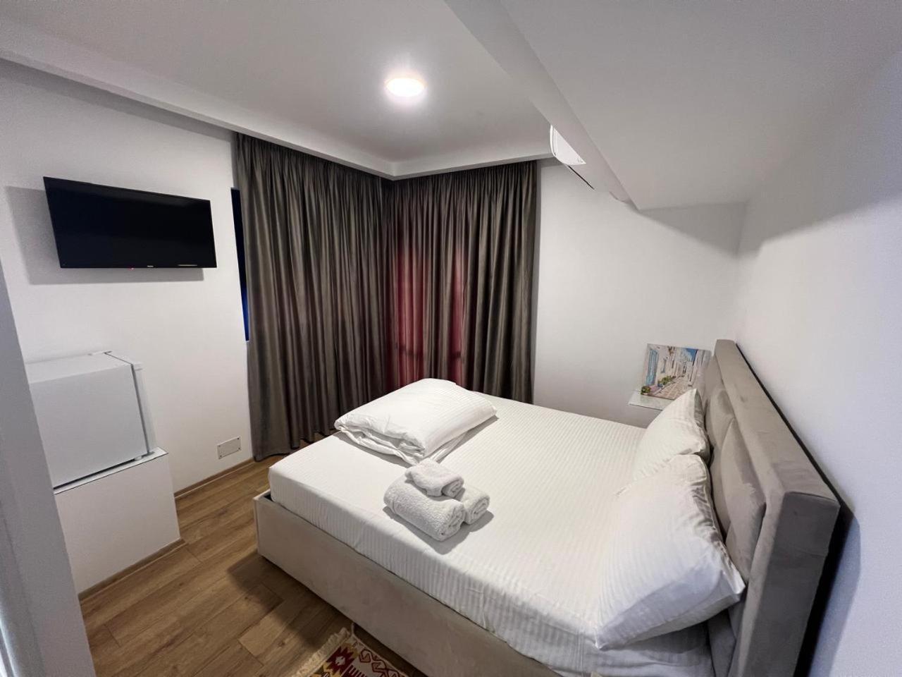 Blue Balcony Hotel 格勒姆 外观 照片