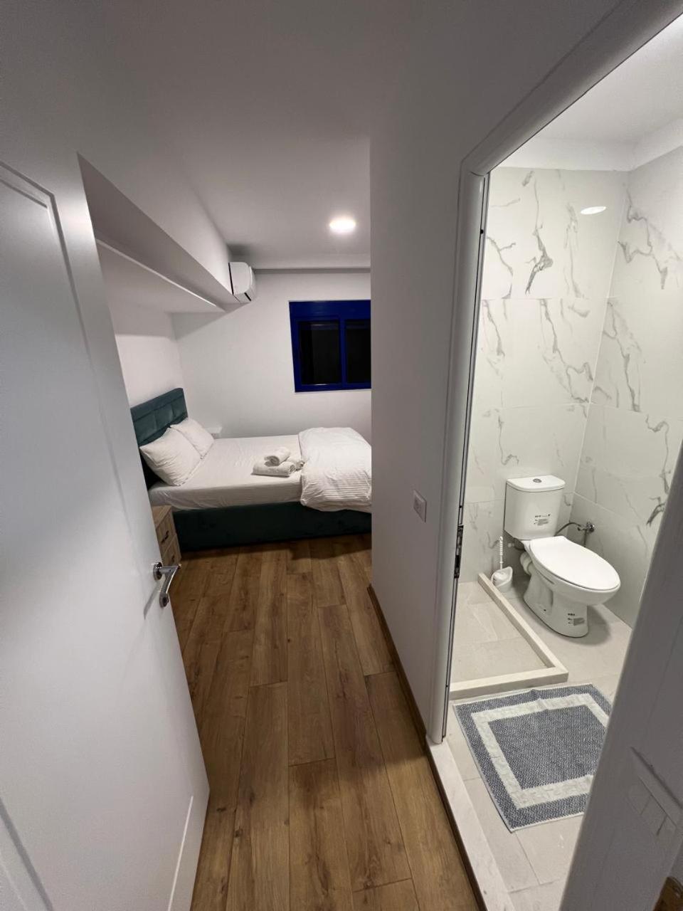 Blue Balcony Hotel 格勒姆 外观 照片