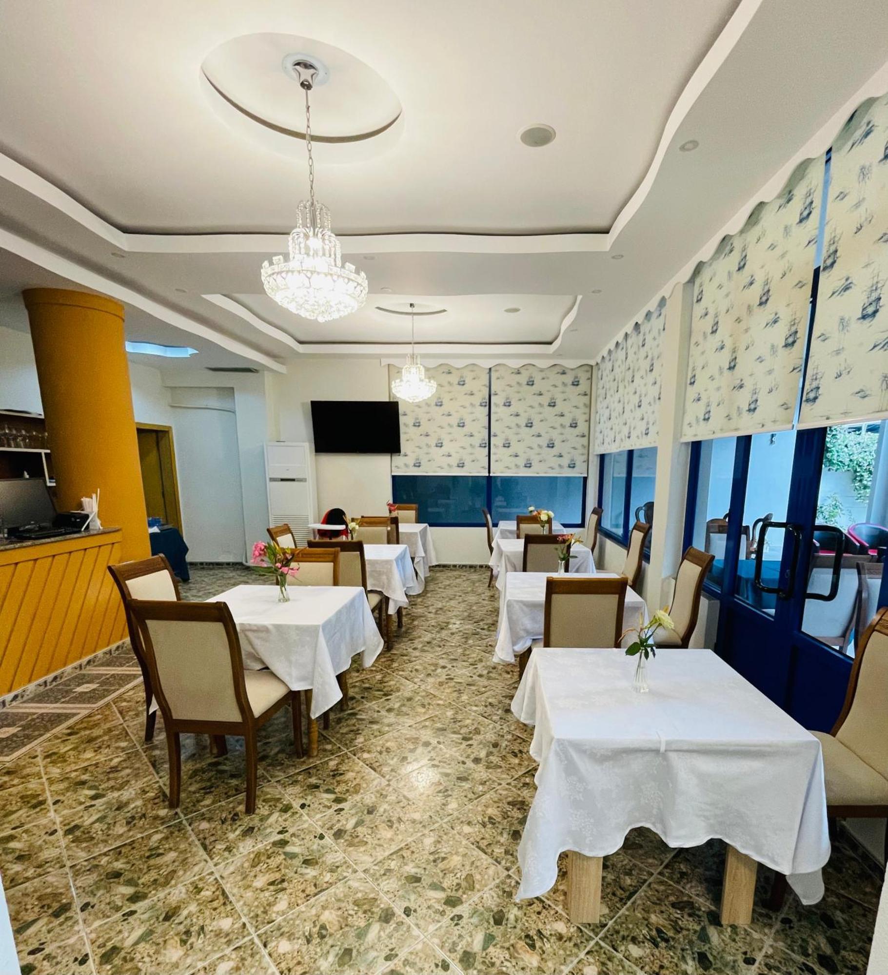 Blue Balcony Hotel 格勒姆 外观 照片