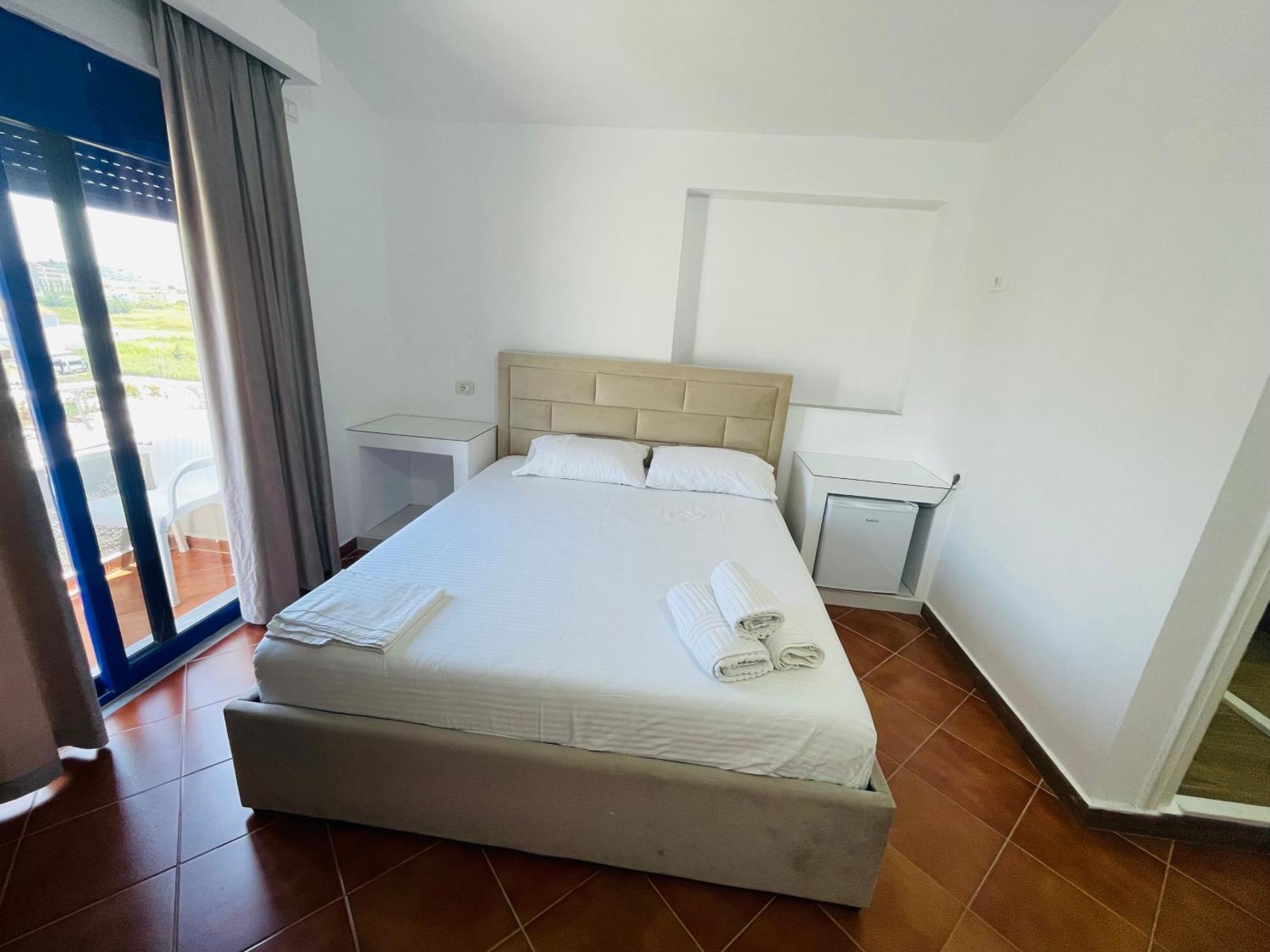 Blue Balcony Hotel 格勒姆 外观 照片