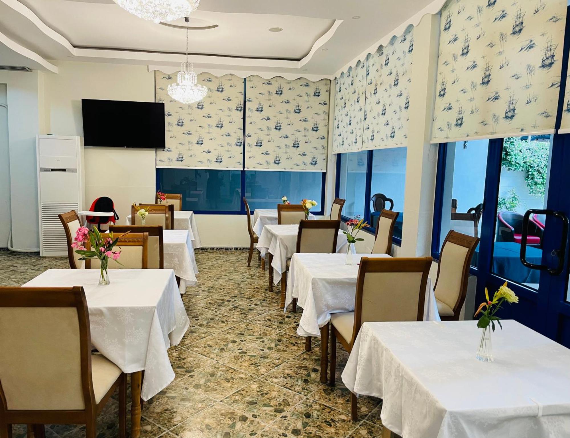 Blue Balcony Hotel 格勒姆 外观 照片